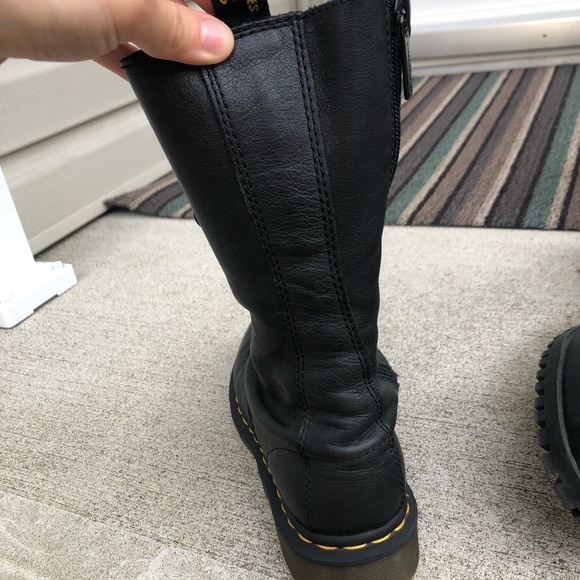 Dr Marten boots - Picture 3 of 3